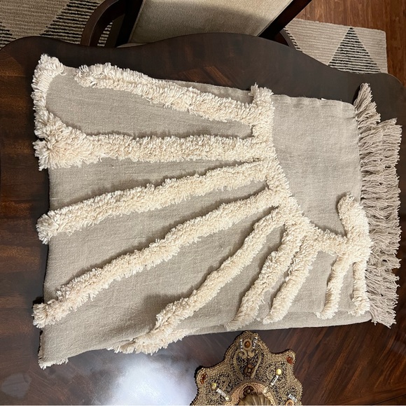 Home Accents Linen Sundial Throw. Sz 50 x 70. Ivory & Cream. Simply beautiful! - Picture 4 of 7